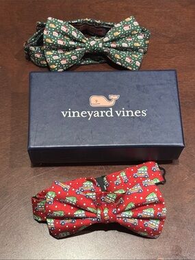 Vineyard Vines Kids Bow Tie - Red Holiday Print & Green Holiday Print.